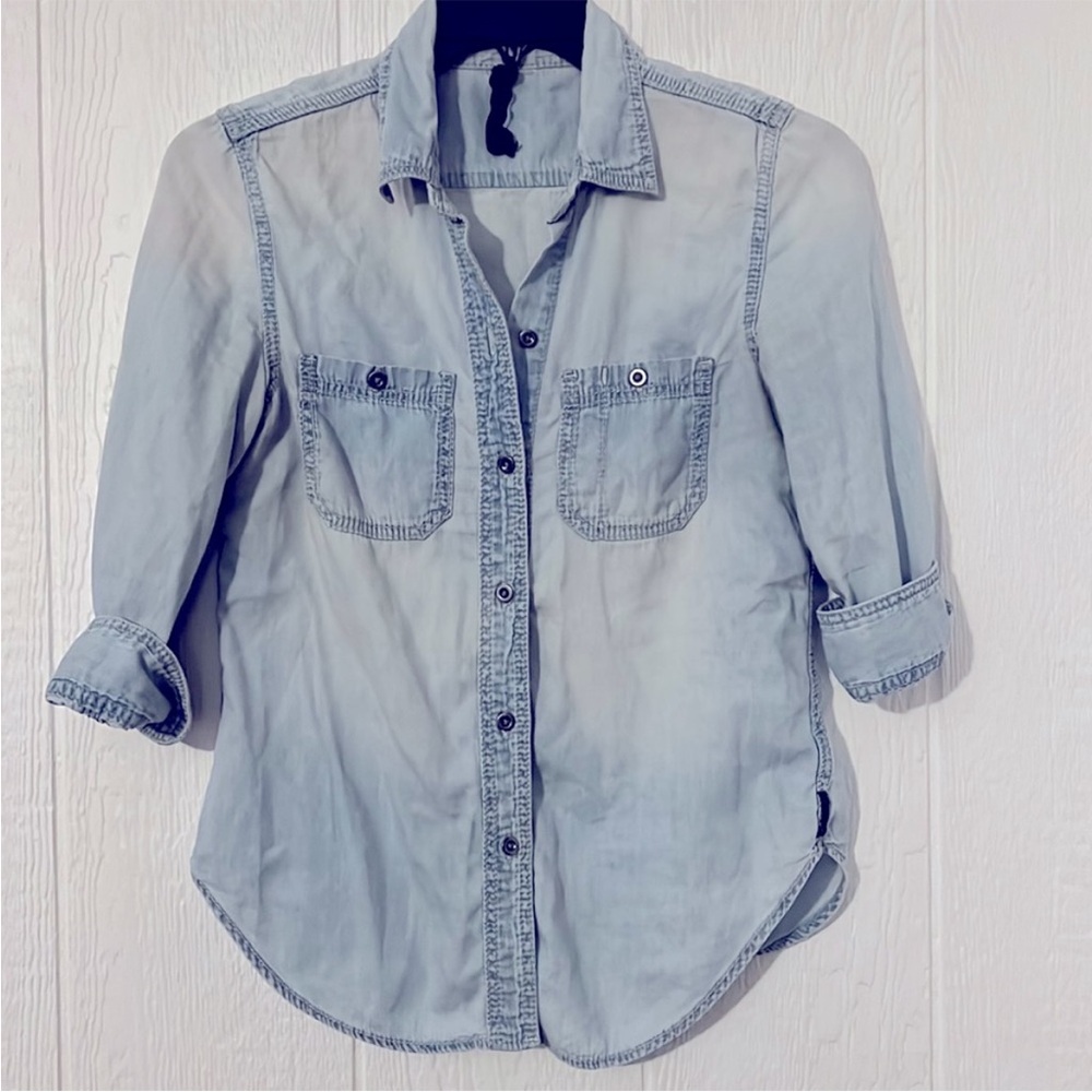 Vintage 90s Light wash denim button down from Seven7, M